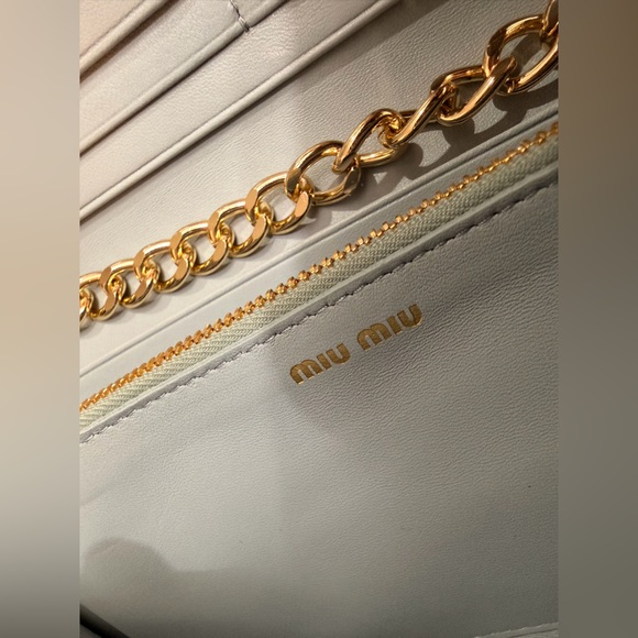 Miu Miu Matelasse Bifold Long Wallet Logo
Leather Cielo Blue - Picture 15 of 16